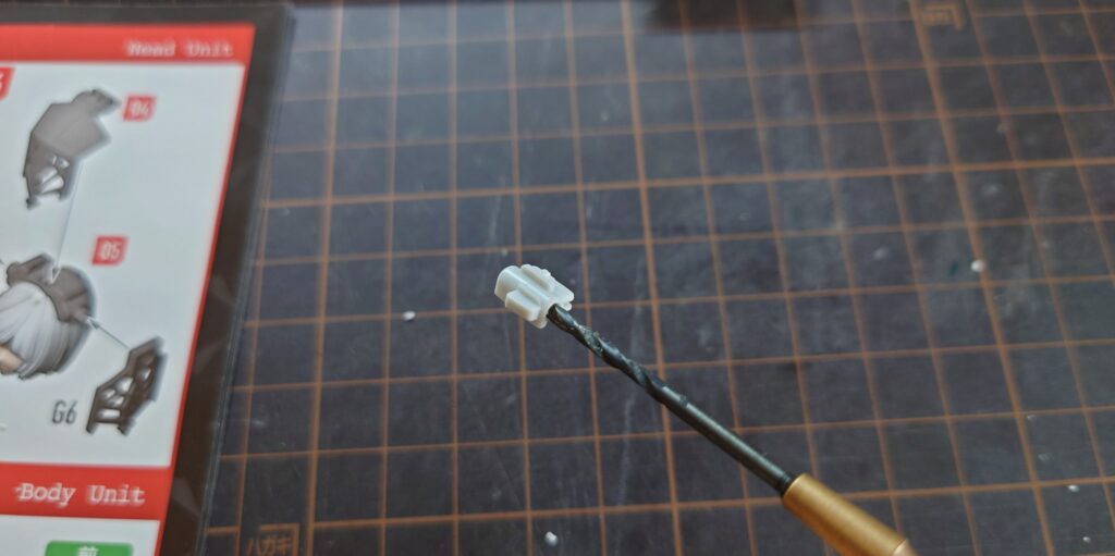 カーボニア　髪　穴